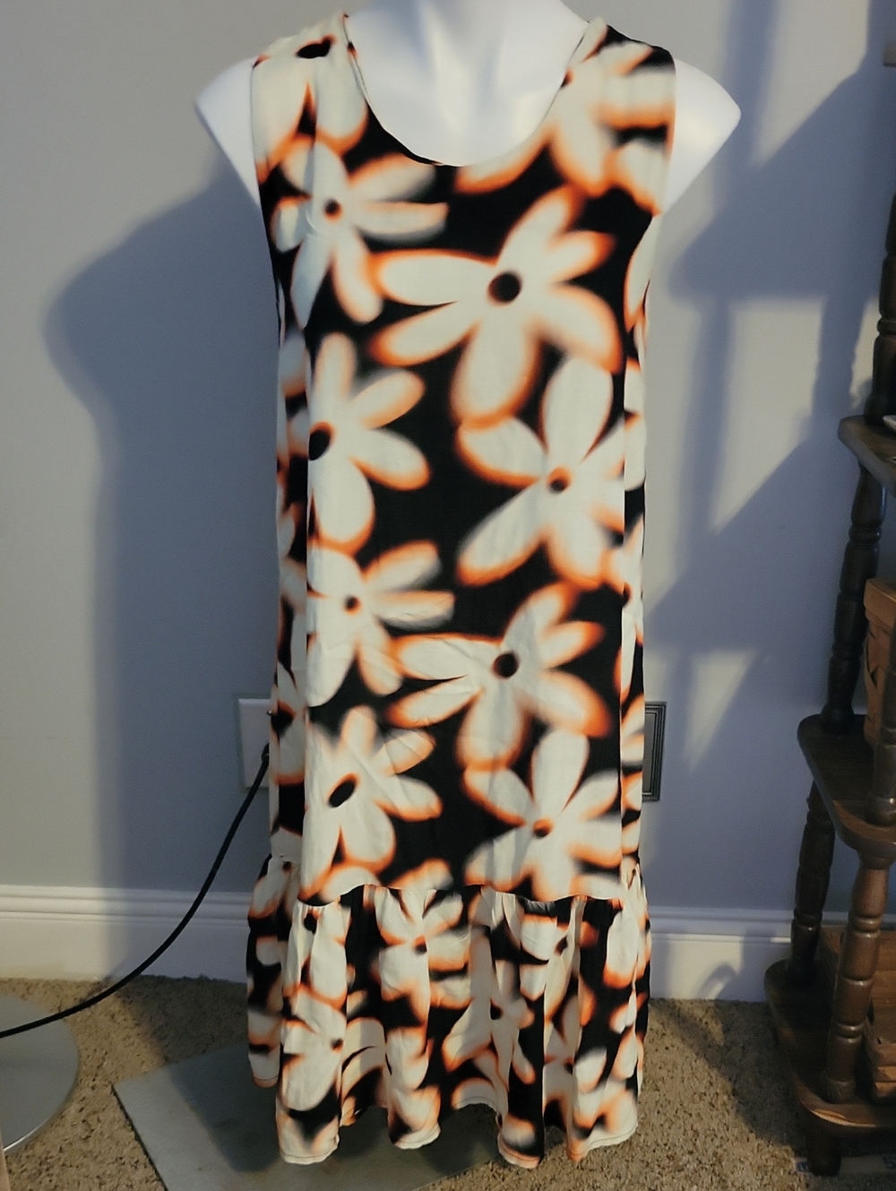 Sleeveless Floral Midi Dress - White & Orange Daisy Print..size S/ M